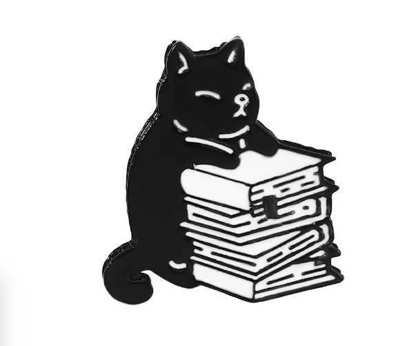 Pin «Gato negro sujetando libros»